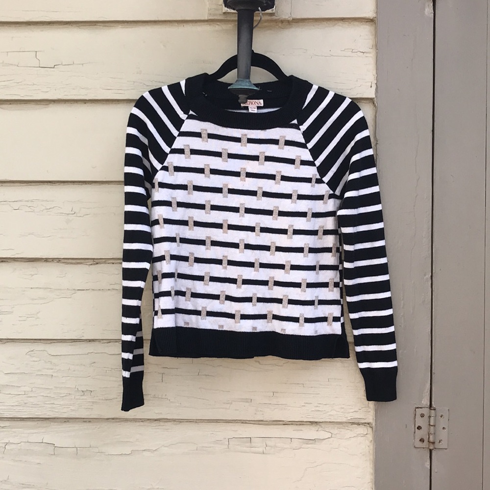 XS Stripe striped Stripes gold print Black white sweater sweatshirt